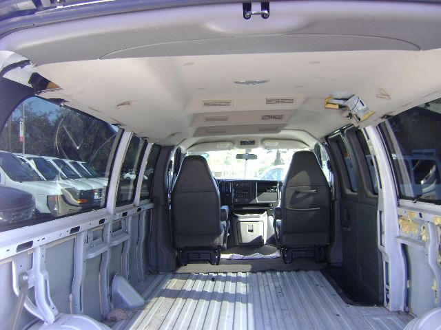 Used 2005 Chevrolet Express 3500 Extended RWD image 10