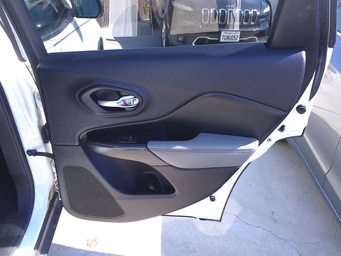 Used 2014 Jeep Cherokee Limited FWD image 12