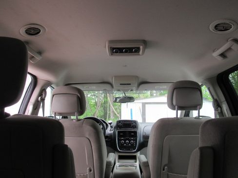 Used 2012 Dodge Grand Caravan SXT FWD image 20