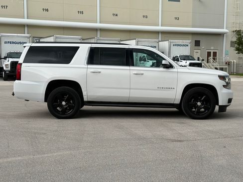 Used 2015 Chevrolet Suburban LS RWD image 6