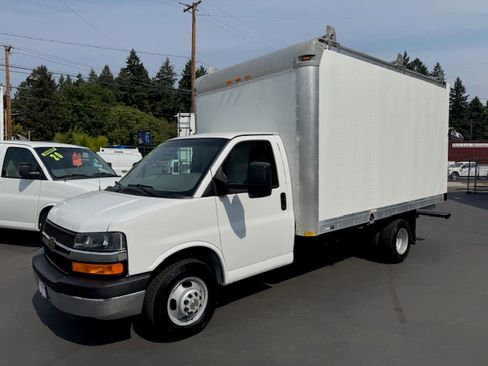 Used 2015 Chevrolet Express 3500 image 5