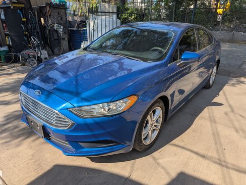 Used 2018 Ford Fusion SE image 2