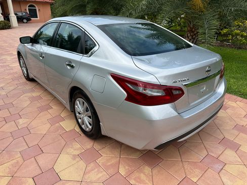 Used 2018 Nissan Altima SL FWD image 5