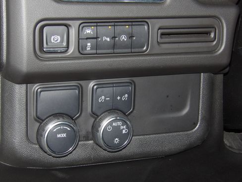 Used 2024 Chevrolet Tahoe Premier image 3