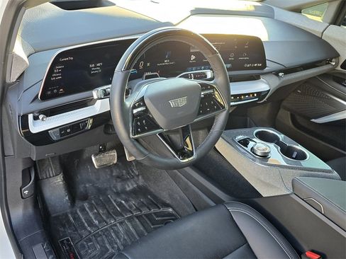Used 2025 Cadillac Optiq Sport 2 image 15