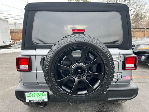 Used 2019 Jeep Wrangler Sport S image 11