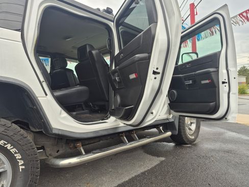 Used 2005 HUMMER H2 Sport Utility 4D AWD/4WD image 24