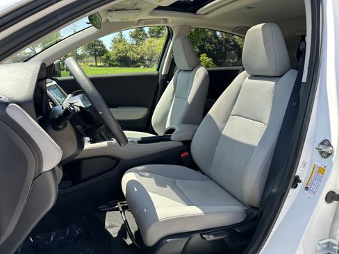 Used 2019 Honda HR-V EX image 9