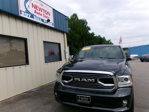Used 2017 RAM 1500 4x4 Crew Cab Limited image 16