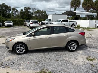 Used 2018 Ford Focus SE image 1