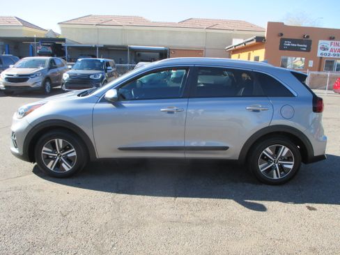 Used 2022 Kia Niro LXS image 2