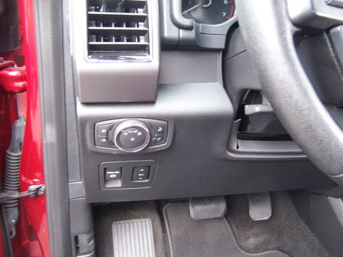 Used 2019 Ford F150 XLT image 11