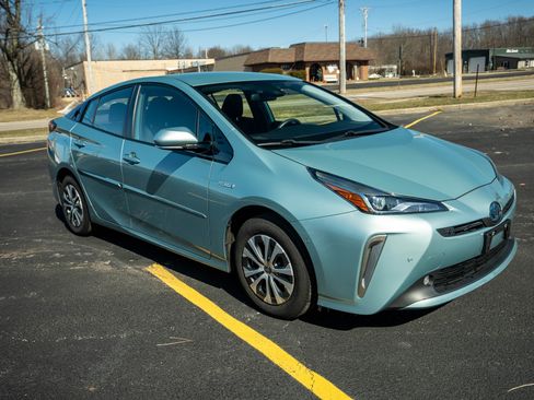 Used 2020 Toyota Prius image 3