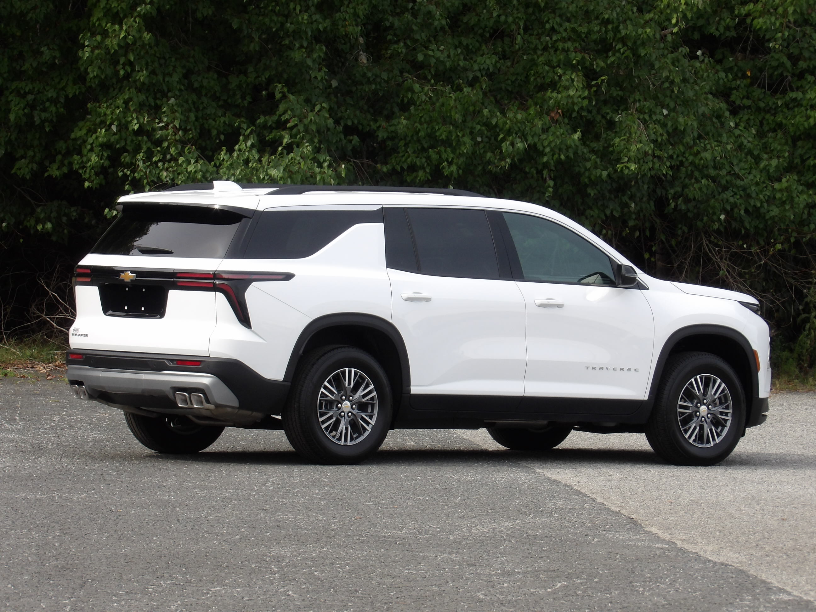 Used 2026 Chevrolet Traverse FWD LT image 7