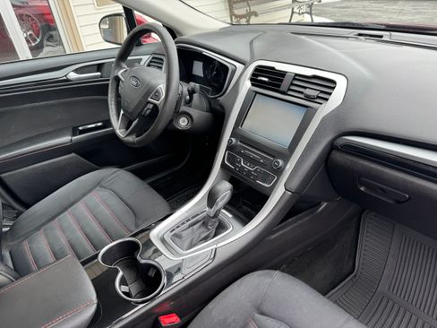 Used 2016 Ford Fusion SE image 13