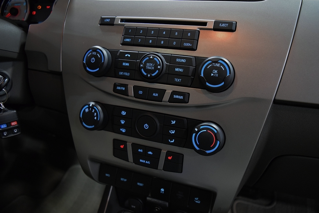 Used 2009 Ford Focus SEL Sedan FWD image 25