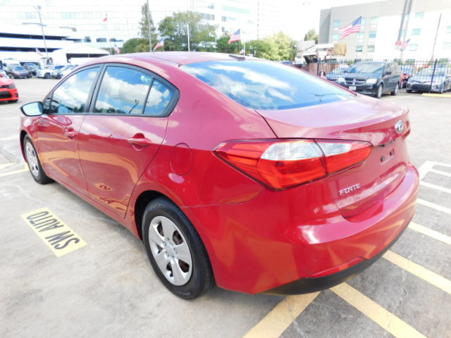 Used 2016 Kia Forte LX Sedan FWD image 5
