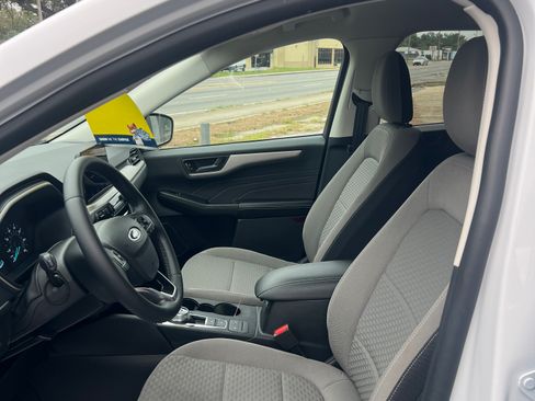 Used 2022 Ford Escape SE image 8