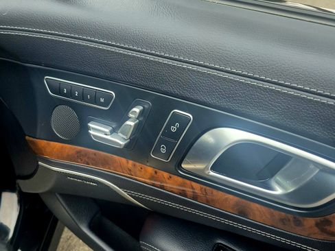 Used 2013 Mercedes-Benz SL 550 image 28