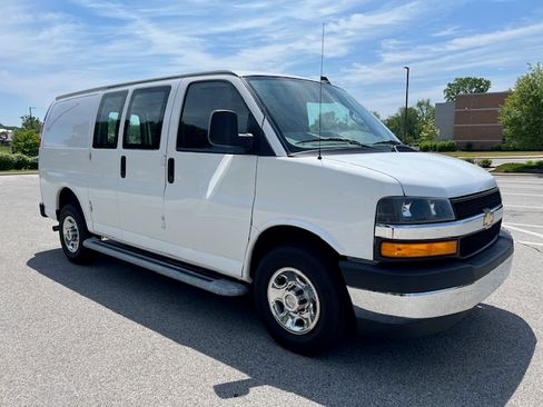 Used 2023 Chevrolet Express 2500 UNAVAIL RWD image 7