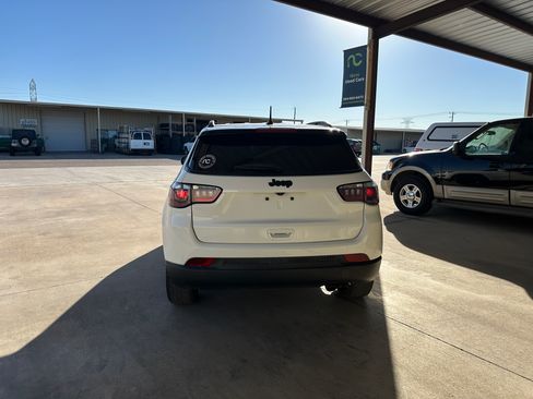Used 2019 Jeep Compass Latitude image 4