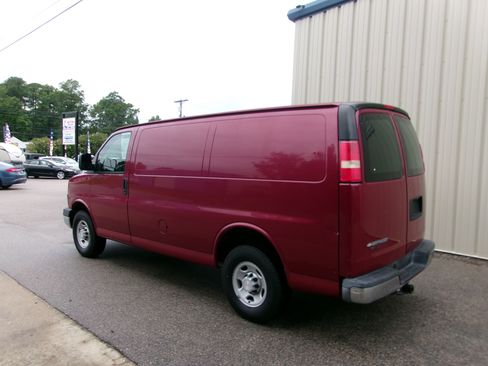 Used 2009 Chevrolet Express 2500 RWD image 11