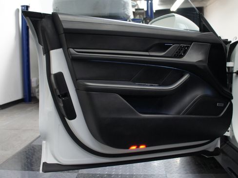 Used 2020 Porsche Taycan Turbo image 27