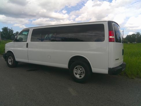 Used 2018 Chevrolet Express 3500 LS Extended Passenger RWD image 1
