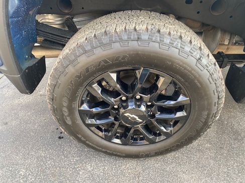 Used 2025 Chevrolet Silverado 2500 LT image 13