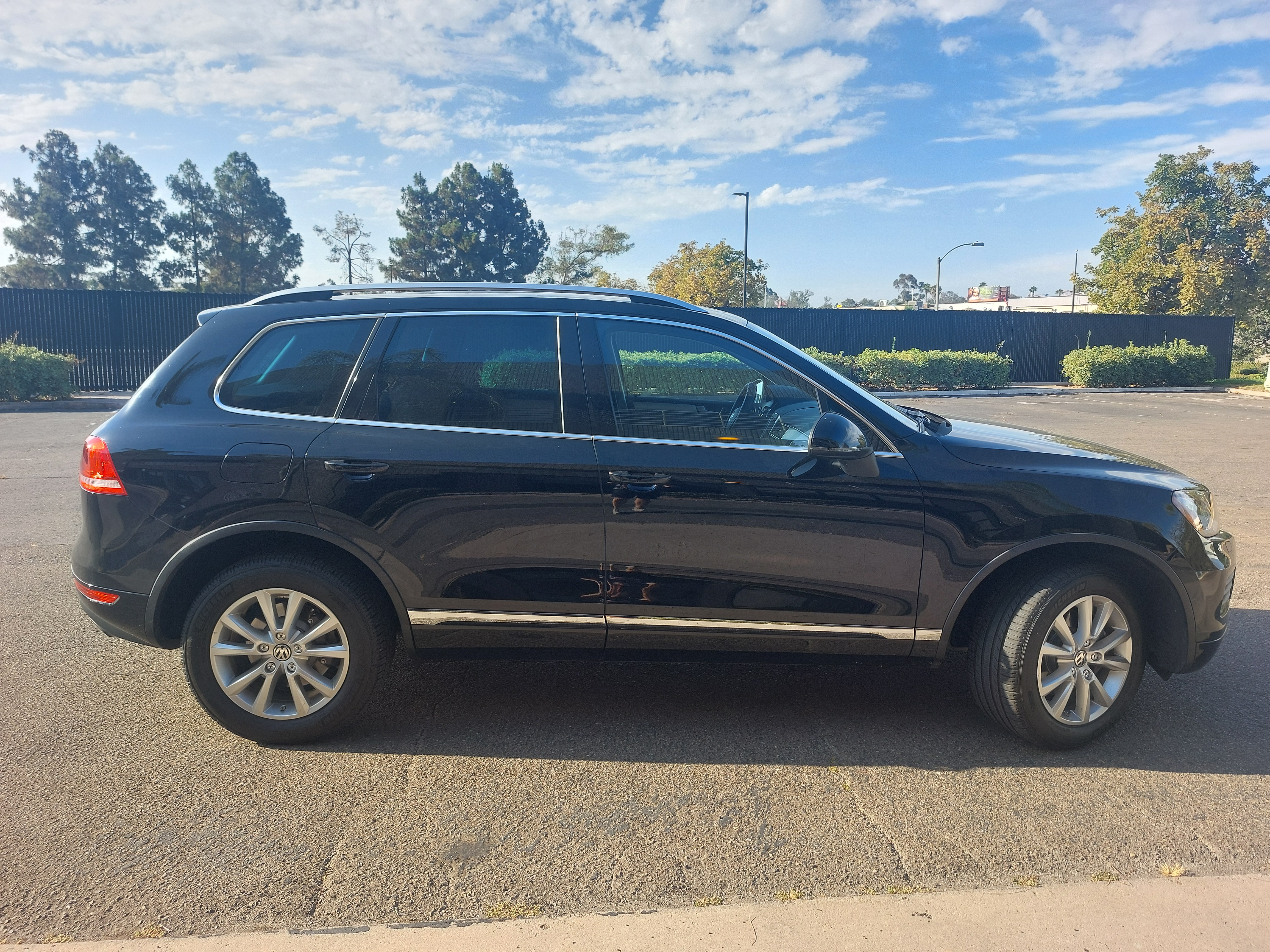 Used 2014 Volkswagen Touareg VR6 AWD/4WD image 6