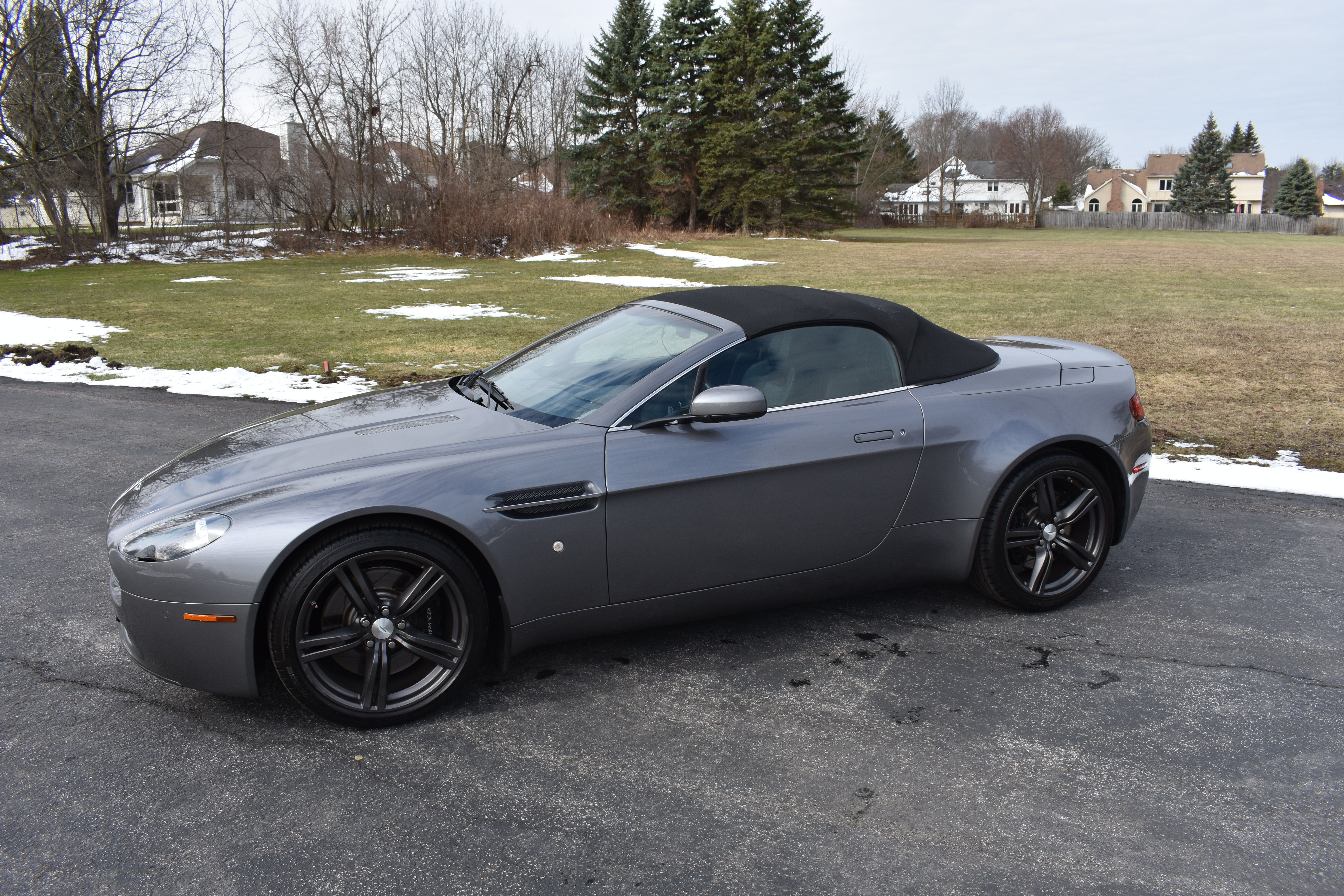 Used 2009 Aston Martin V8 Vantage Roadster RWD image 4
