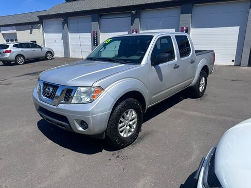 Used 2015 Nissan Frontier 4x4 Crew Cab image 6