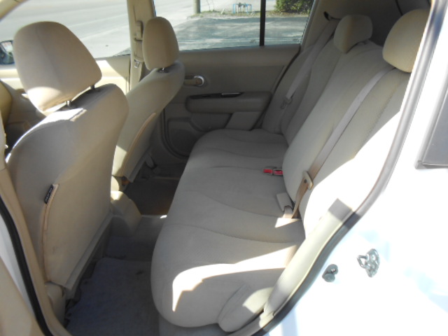 Used 2010 Nissan Versa Hatchback FWD image 14