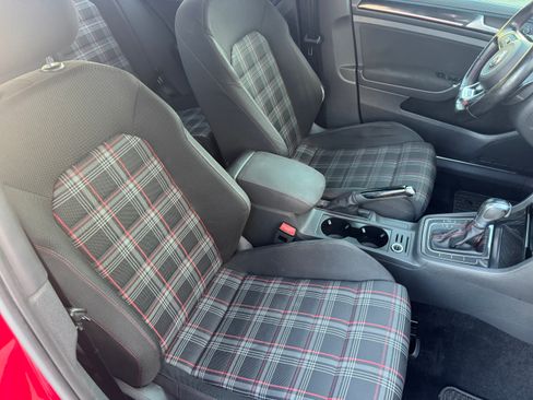 Used 2017 Volkswagen GTI image 34
