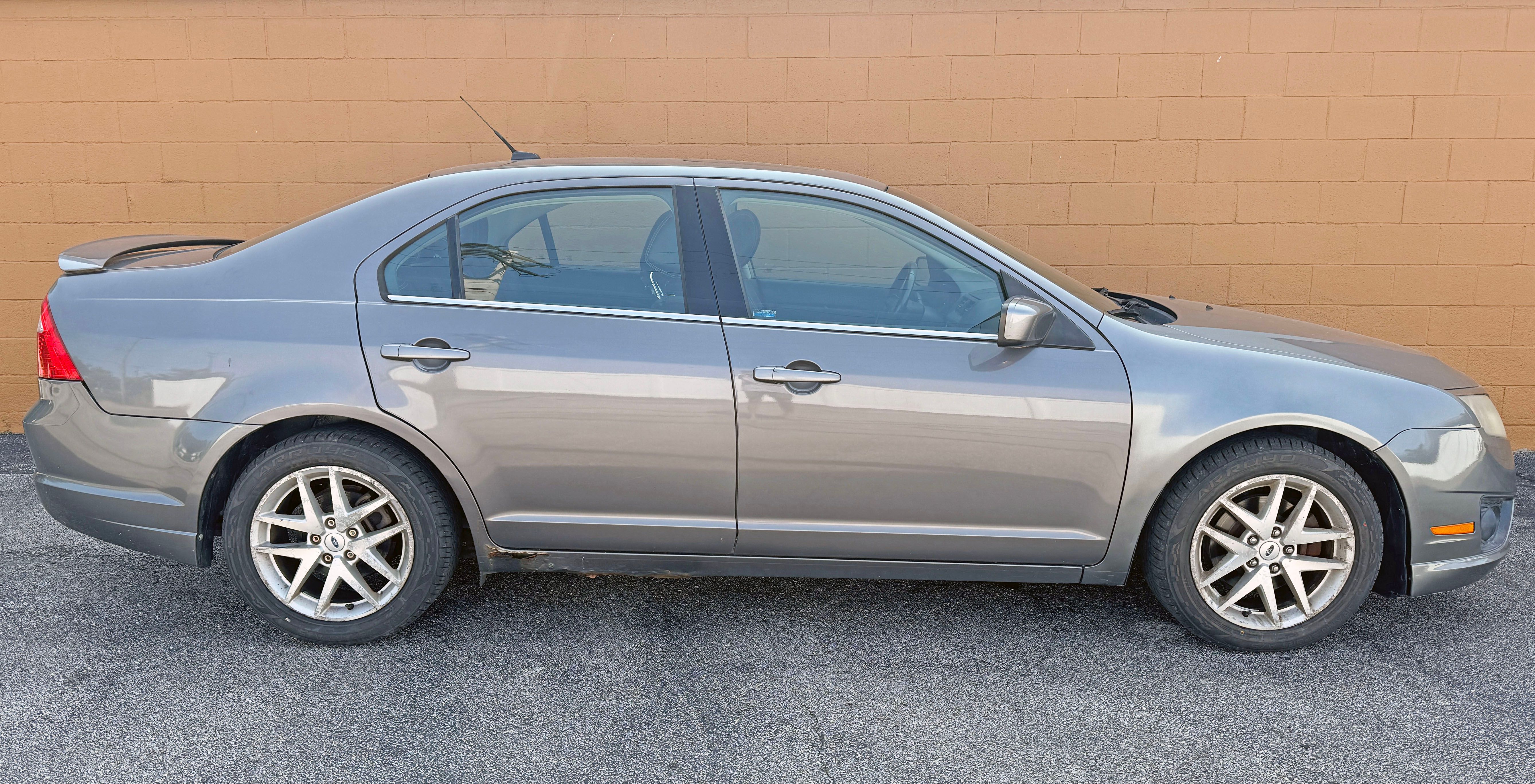 Used 2012 Ford Fusion SEL FWD image 1