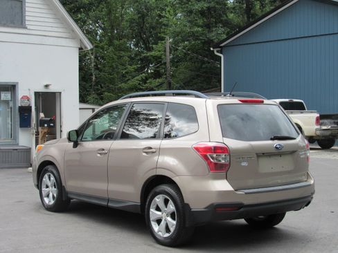 Used 2014 Subaru Forester 2.5i Premium AWD/4WD image 5