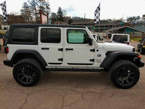 Used 2018 Jeep Wrangler Unlimited Sport image 1