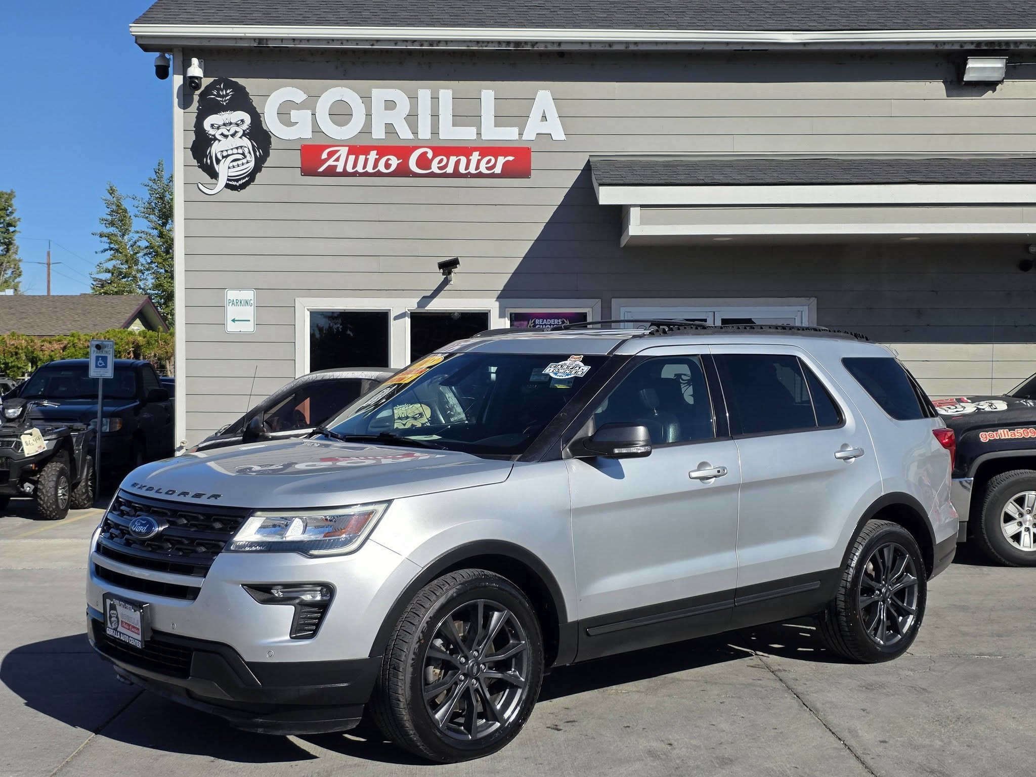Used 2018 Ford Explorer 4WD XLT image 3