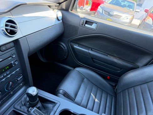 Used 2006 Ford Mustang GT Premium Convertible RWD image 9