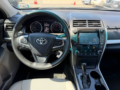 Used 2017 Toyota Camry SE image 16