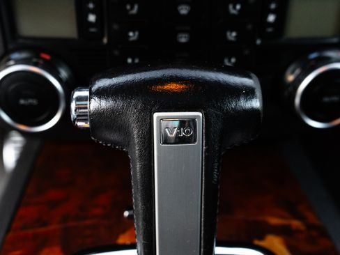 Used 2006 Volkswagen Touareg V10 TDI image 52