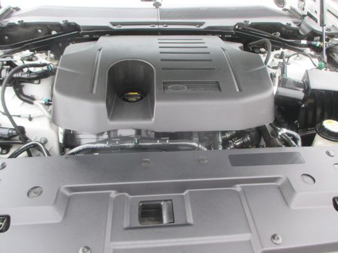 Used 2023 Land Rover Defender 110 SE AWD/4WD image 24