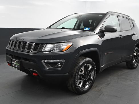 Used 2018 Jeep Compass Trailhawk image 2