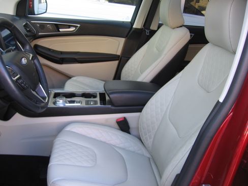 Used 2023 Ford Edge Titanium image 6