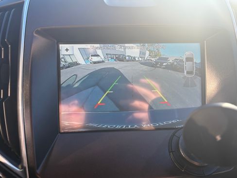 Used 2018 Ford Edge Titanium image 17