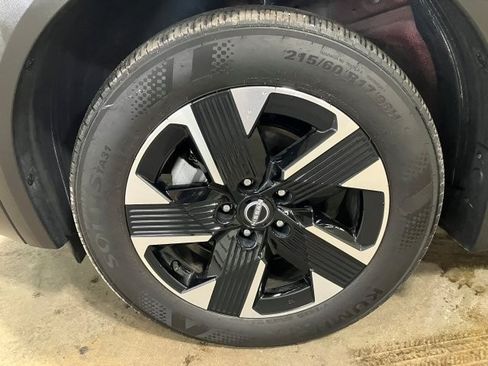 Used 2025 Nissan Kicks SV image 6