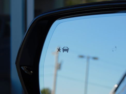 Used 2024 Cadillac Lyriq Luxury image 34