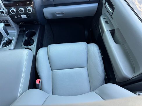 Used 2015 Toyota Sequoia Limited image 29