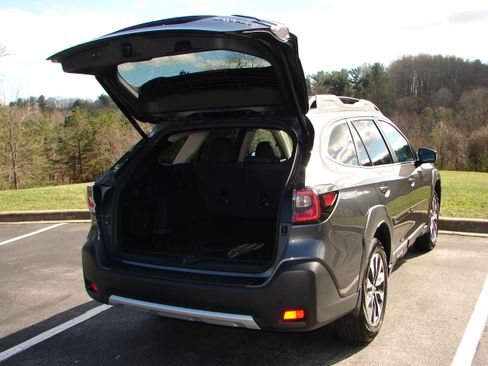 Used 2025 Subaru Outback Limited image 8