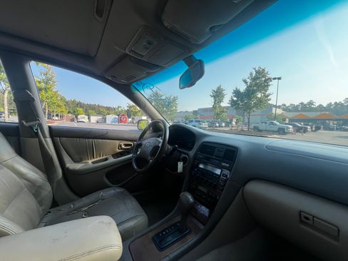 Used 2000 Lexus ES 300 FWD image 10